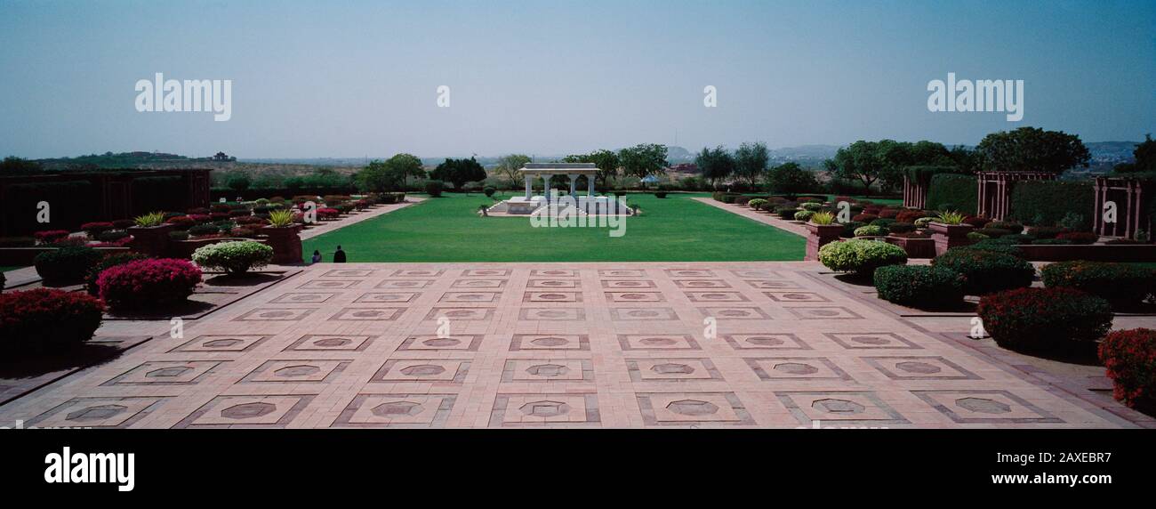 Formeller Garten in einem Palast, Umaid Bhawan Palace, Jodhpur, Rajasthan, Indien Stockfoto