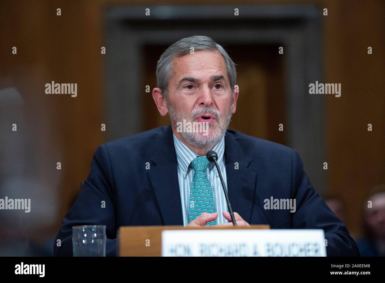 Washington, Vereinigte Staaten Von Amerika. Februar 2020. Richard Boucher, Ehemaliger Botschafter der Vereinigten Staaten in Zypern und Senior Fellow am Watson Institute for International and Public Affairs, neben LT. Col. Daniel L. Davis, Senior Fellow und Military Expert, Zeugt vor dem Unterausschuss des US-Senats über die Bundesaufgabenaufsicht und das Notfallmanagement im United States Capitol in Washington, DC, USA am Dienstag, 11. Februar 2020. Kredit: Stefani Reynolds/CNP weltweite Nutzung Credit: Dpa / Alamy Live News Stockfoto