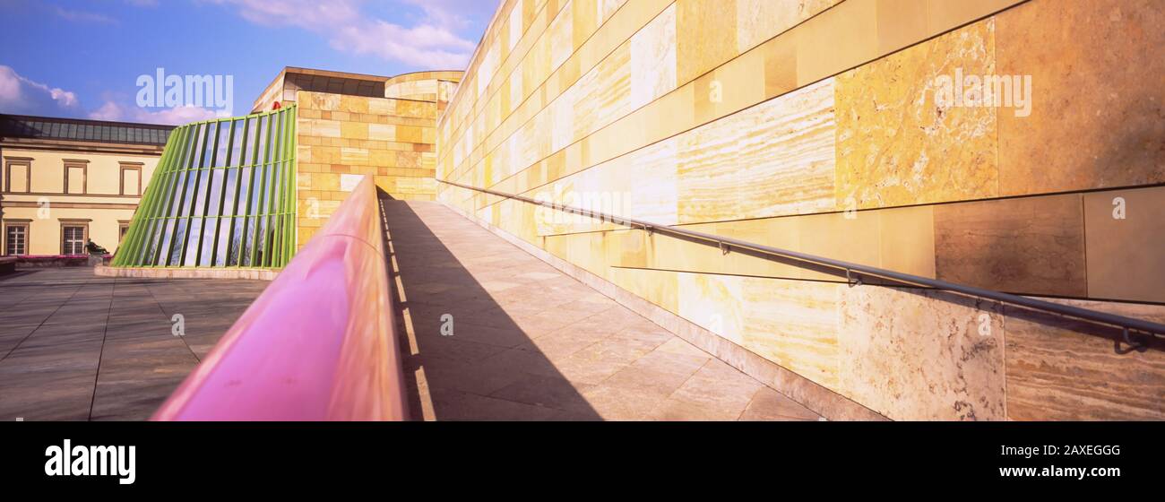 Tiefwinkelansicht Eines Kunstmuseums, Staatsgalerie, Stuttgart, Deutschland Stockfoto