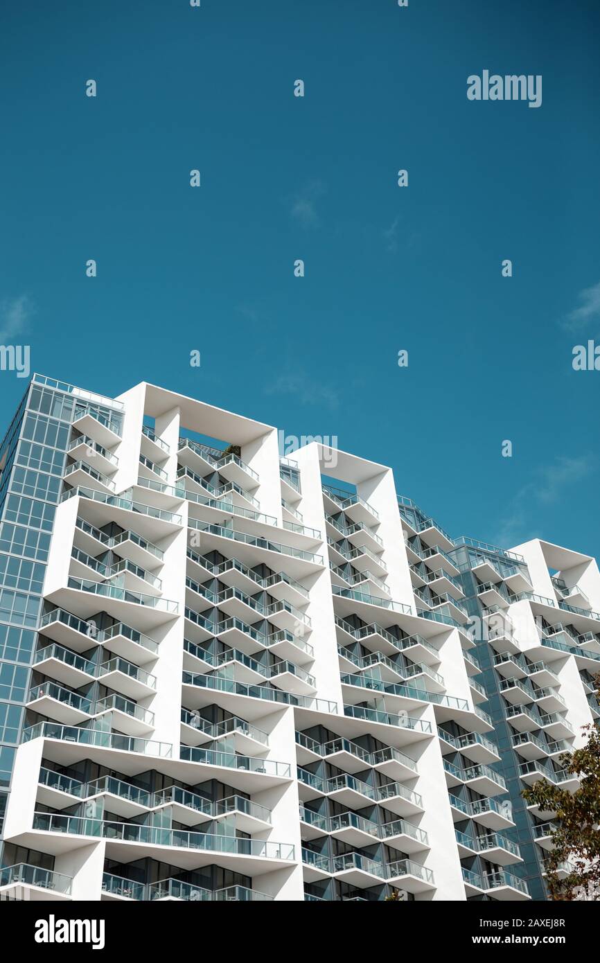 Miami Beach Apartmentgebäude mit sonnigem Wetter, Miami, Florida Stockfoto