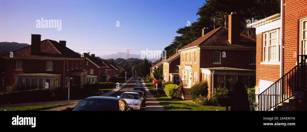 Row Of Cars In Front Of Houses, Presidio, San Francisco, Kalifornien, USA Stockfoto