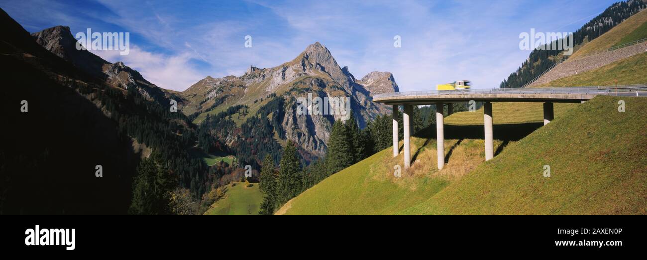 Bridge On Mountains, Gebirgspass, Österreich Stockfoto