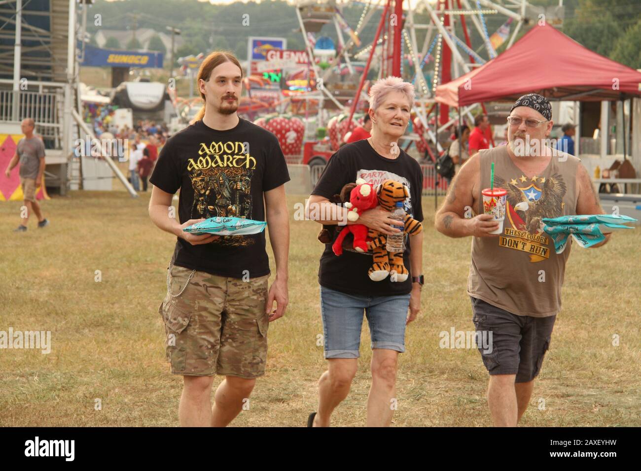 Menschen, die ihre Zeit auf einer Landwirtschaftmesse in Virginia, USA, genießen Stockfoto