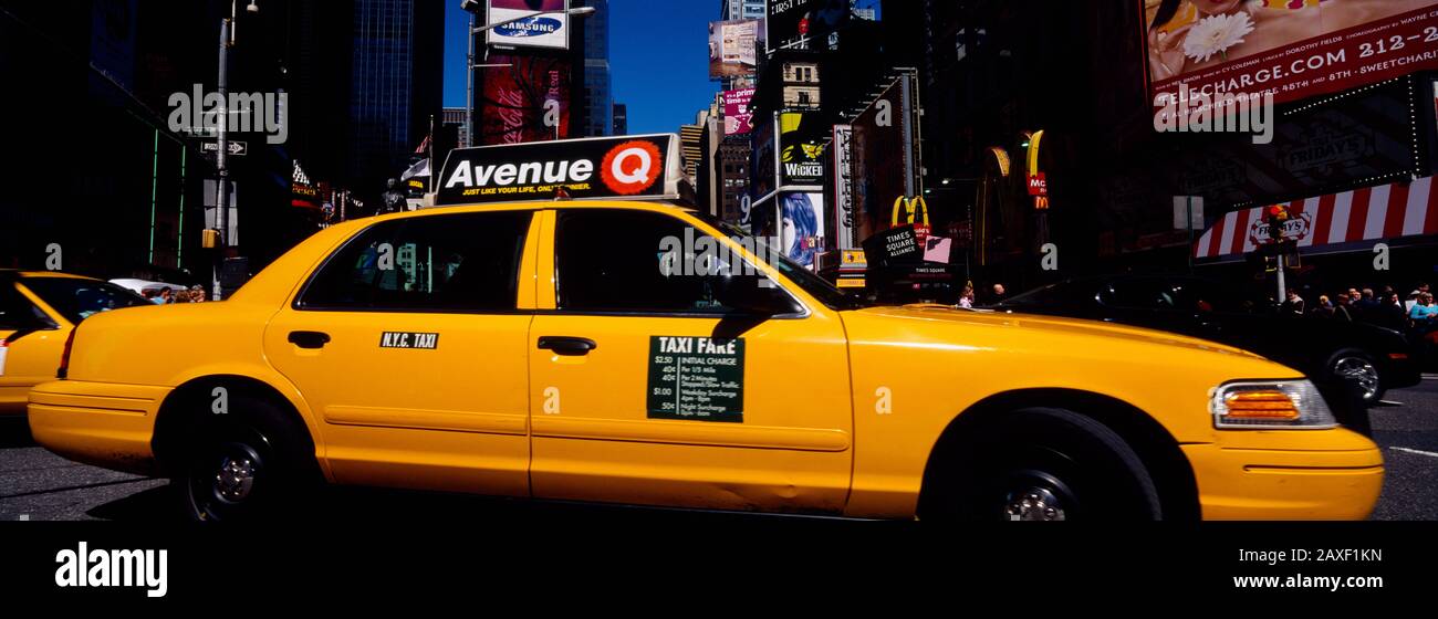 Nahaufnahme eines Taxis, Times Square, Manhattan, New York City, New York State, USA Stockfoto