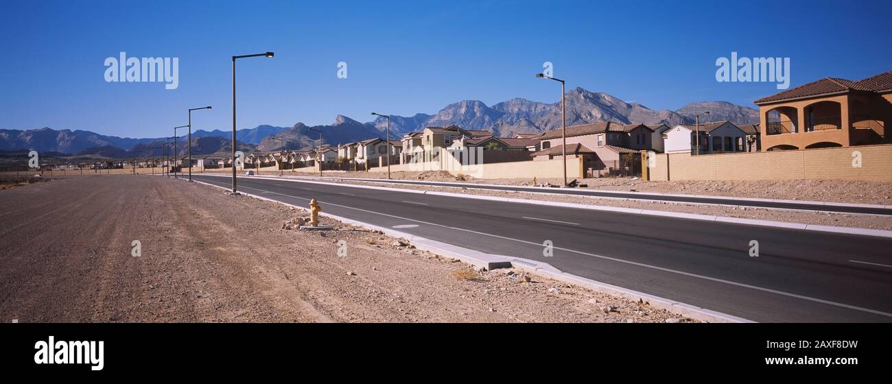 Häuser in einer Reihe entlang einer Straße, Las Vegas, Nevada, USA Stockfoto