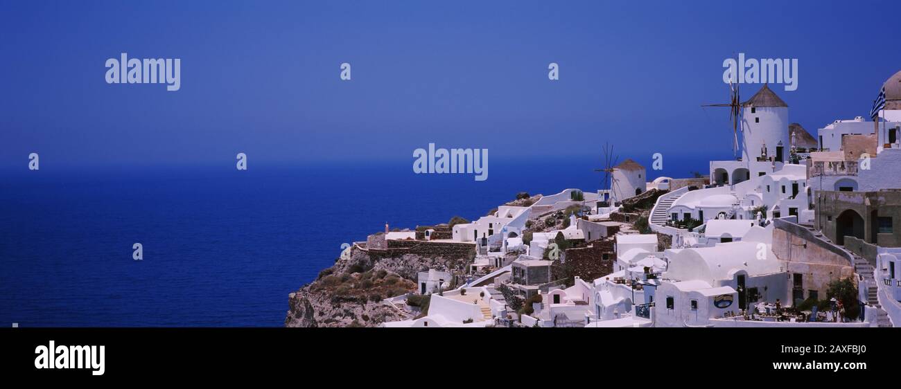 Blick auf eine Stadt, Oia, Santorini, Griechenland Stockfoto