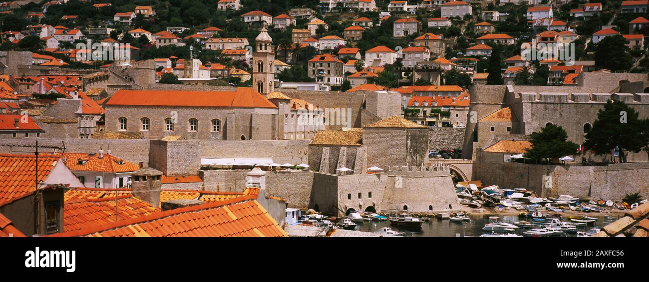 Blick auf die Stadt, Den Alten Hafen, das Dominikanische Kloster auf der linken Seite, Dubrovnik, Kroatien Stockfoto