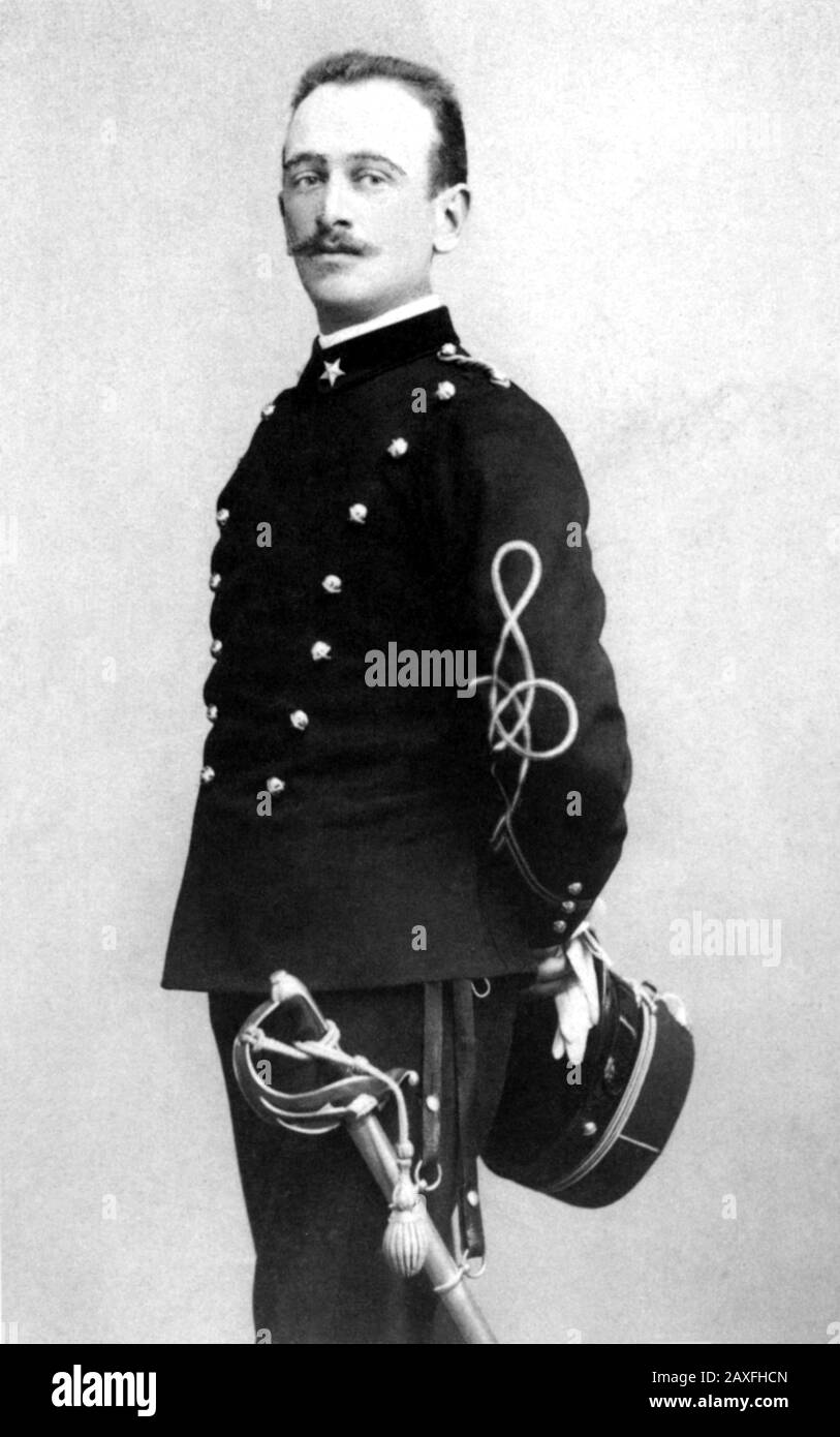 1897, FIRENZE, ITALIEN: Der italienische Graf LORENZO CORSINI (* 1875- 1957 in Florenz; † 1957 in der Familie "Marguppini Marsuppini Salviati Acciaioli"; verheiratet mit der Cousine "Baronin CATERINA RICASOLI Firidolfi Zanchini"; die Cousine "Firenze" von 3 - "Mezzomonte 1983") das Paar hat 4 Söhne. Caterina war die Großtochter des gefeierten Fürsten "TOMMASO CORSINI Jr. Principe di SISMANO Duca di Civitella" und "Casigliano" ("Firenze", "Grosseto", "Deputato del Parlamento Italiano", "Senatore del Regno d'Italia" aus dem Jahr 1882 und "Sindaco von Firenze" (* um 1880 - 1885 und 1900). Verheiratet in Rom, 1858, mit princ Stockfoto 1897, FIRENZE, ITALIEN: Der italienische Graf LORENZO CORSINI (* 1875- 1957 in Florenz; † 1957 in der Familie "Marguppini Marsuppini Salviati Acciaioli"; verheiratet mit der Cousine "Baronin CATERINA RICASOLI Firidolfi Zanchini"; die Cousine "Firenze" von 3 - "Mezzomonte 1983") das Paar hat 4 Söhne. Caterina war die Großtochter des gefeierten Fürsten "TOMMASO CORSINI Jr. Principe di SISMANO Duca di Civitella" und "Casigliano" ("Firenze", "Grosseto", "Deputato del Parlamento Italiano", "Senatore del Regno d'Italia" aus dem Jahr 1882 und "Sindaco von Firenze" (* um 1880 - 1885 und 1900). Verheiratet in Rom, 1858, mit princ Stockfoto