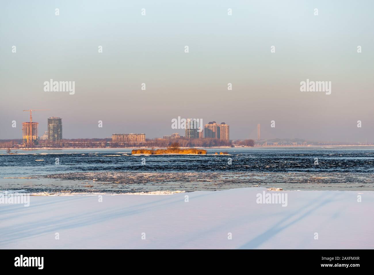 St-Lawrence-Fluss im Winter Stockfoto