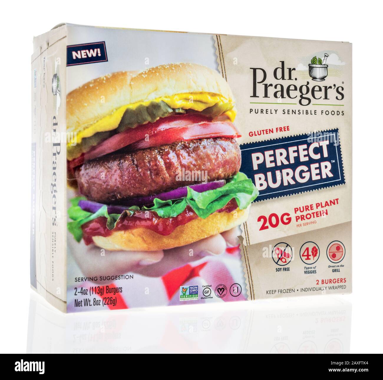 Winneconne, WI - 11. Februar 2020: Ein Paket von Dr. Praegers perfektem Burger Pure Pflanzenprotein auf isoliertem Hintergrund. Stockfoto