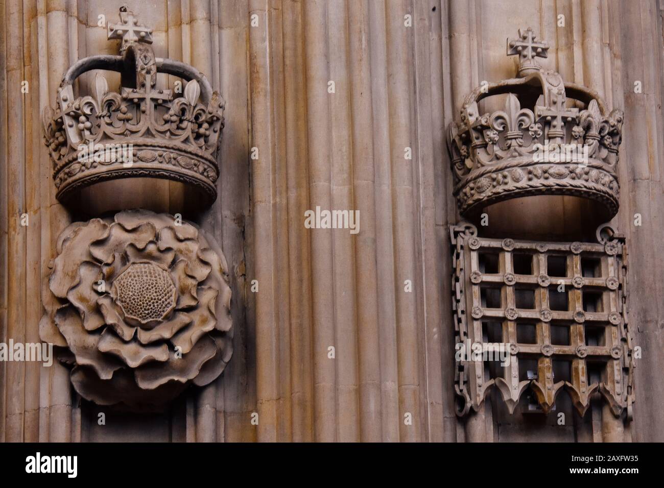 Tudor Rose, Imperial Crown, Portcullis Stone Sculpture, King's College Chapel Stockfoto