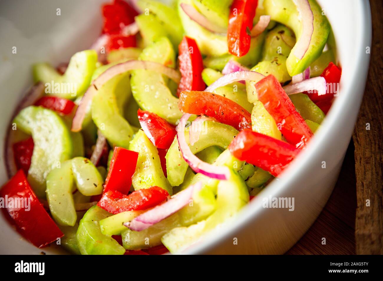 Gesunder Beissalat mit Frischem Gemüse Stockfoto