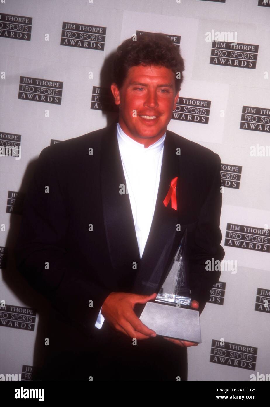 Los Angeles, Kalifornien, USA 8. Juli 1995 der Fußballspieler Dan Marino nimmt am 8. Juli 1995 im Wiltern Theatre in Los Angeles, Kalifornien, USA, an den Fourth Annual Jim Thorpe Pro Sports Awards. Foto von Barry King/Alamy Stock Photo Stockfoto