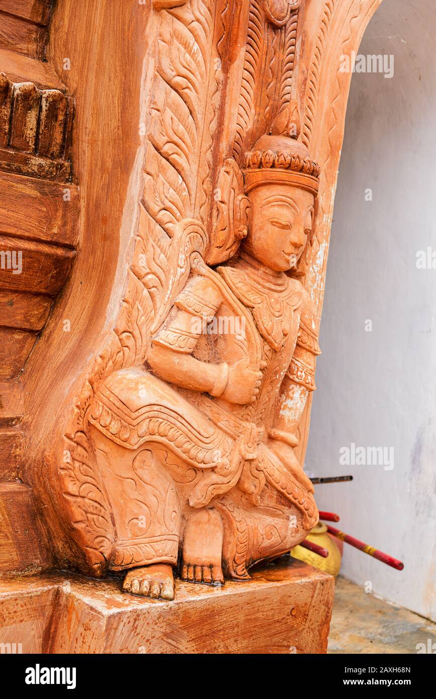 Die Shwe Indein Pagode ist ein Komplex von Hunderten uralten Stupas, die ab dem 8. Jahrhundert nach Christus erbaut wurden. Stockfoto