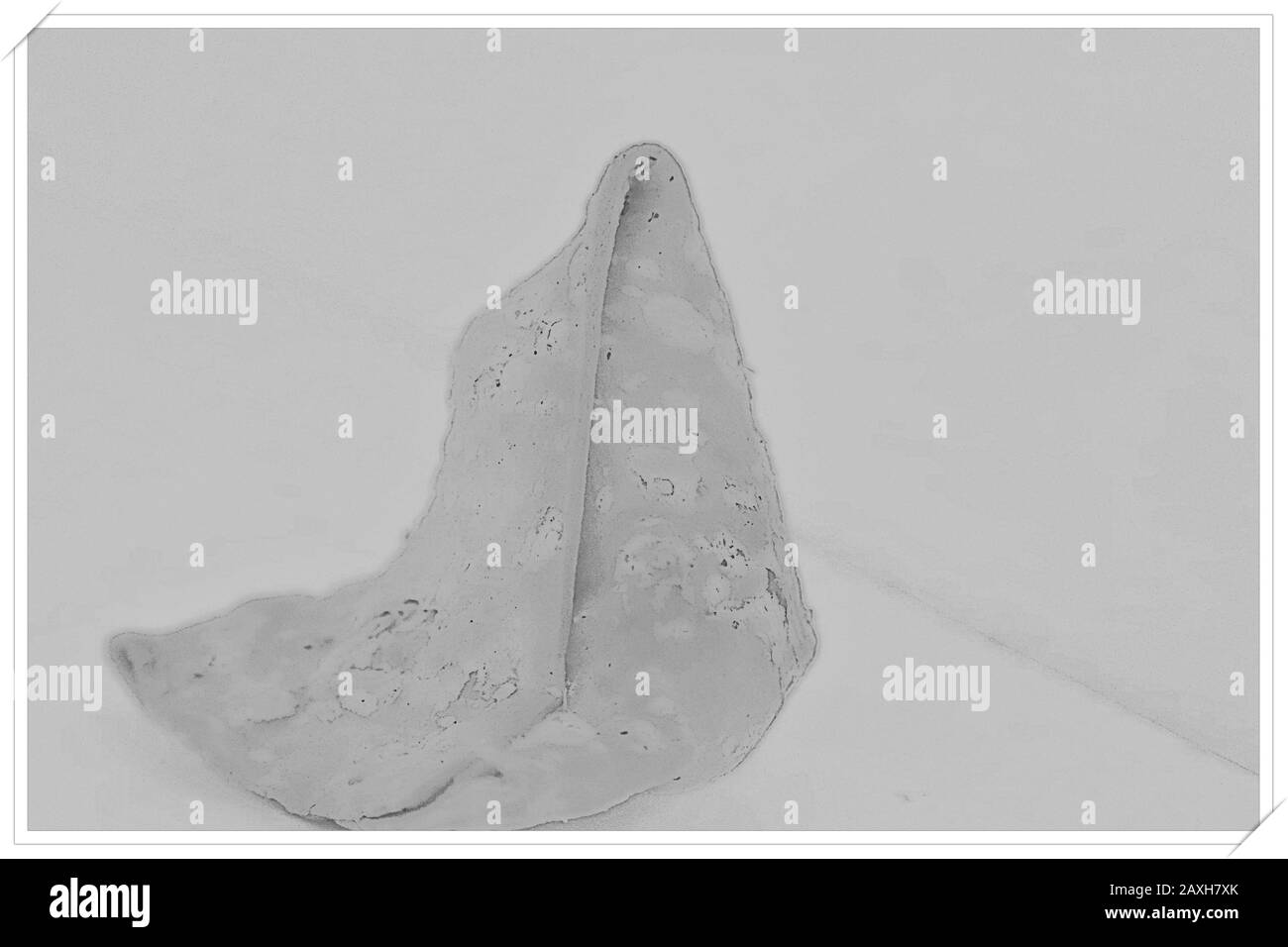 Abbildung: Asiatische Küche. Vegetarische Samosa (Samosas) mit Tomatensauce. Sketch.indische Küche. Indische Küche, fast Food, indische Samosa Stockfoto
