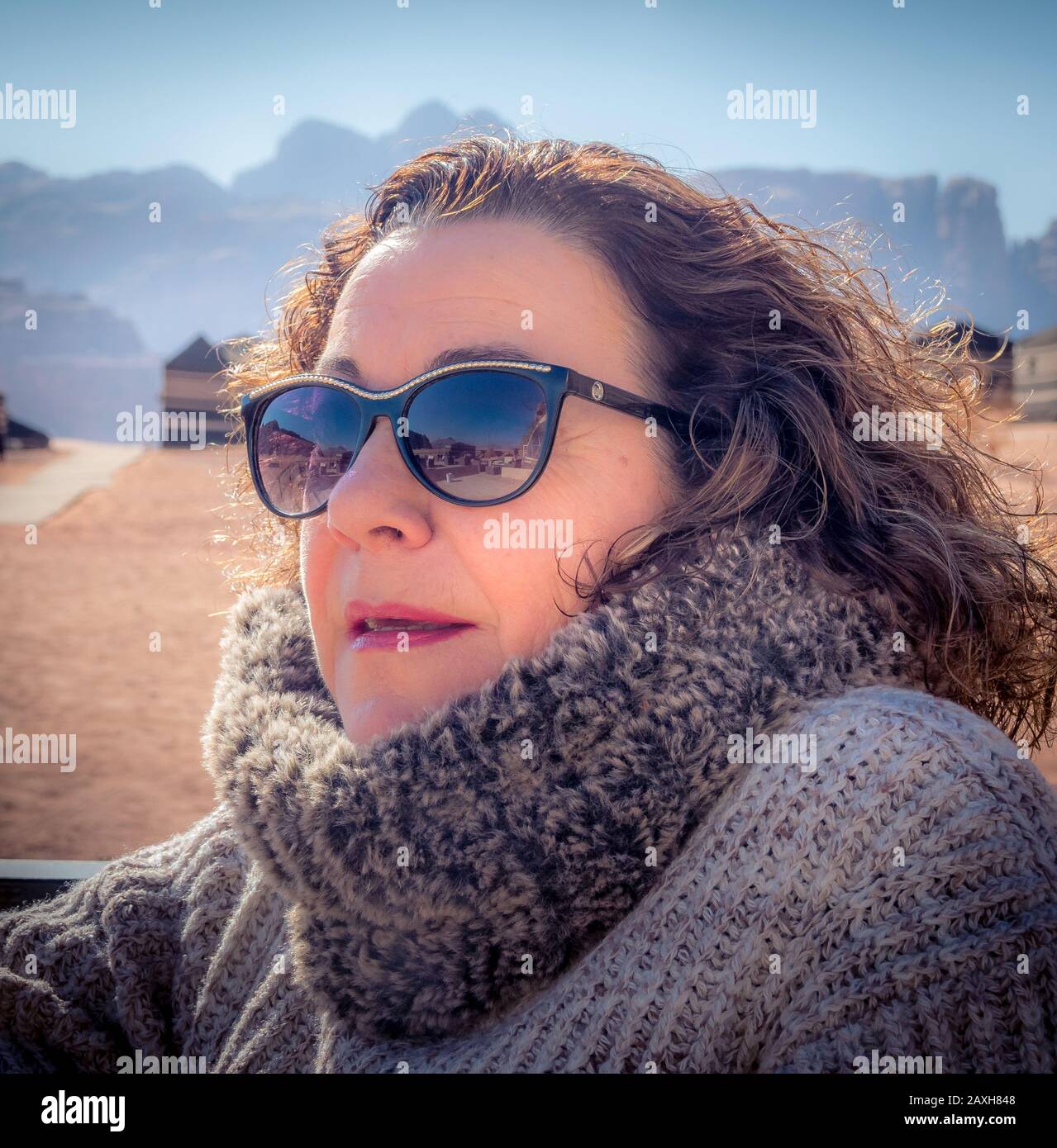 Portrait nachdenkliche Erwachsene Frau Stockfoto