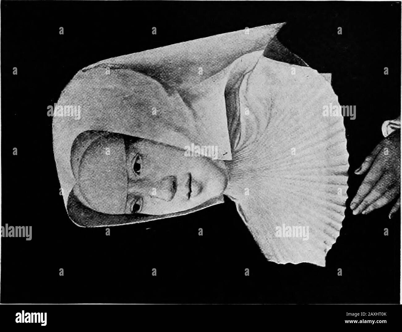 Eine Geschichte Belgiens von der römischen Invasion bis heute . von der Hauptquartiere aus. Charles verbrachte bis zu seiner Abdankung im Jahr 1555 nur zehn Jahre in dieser Zeit. Philipp IIImachte nur einen kurzen Auftritt, und bis Joseph.II. Keiner der Regierenden, die die Verantwortung für die Regierung hatten, genug Interesse an der Taubheit ihrer belgischen Untertanen nahm, um die Provinzen zu besuchen. Margaret bewahrte jedoch eine große Ofinabhängigkeit und es gelang, den Willen ihres Neffen im größeren Interesse der Niederlande zu beschneiden, da sie den Willen des Herpater beschneiden ließ. Als 1528 der Krieg erneut ausbrach Stockfoto