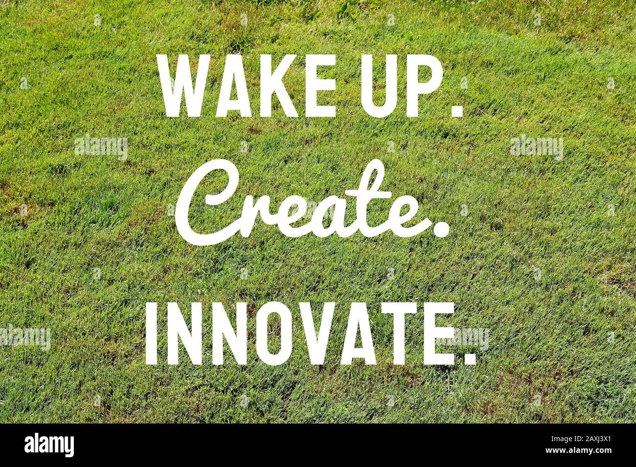 Aufwachen, erschaffen, innovieren - Poster zur Motivation des Unternehmens beim Technologiestart. Stockfoto