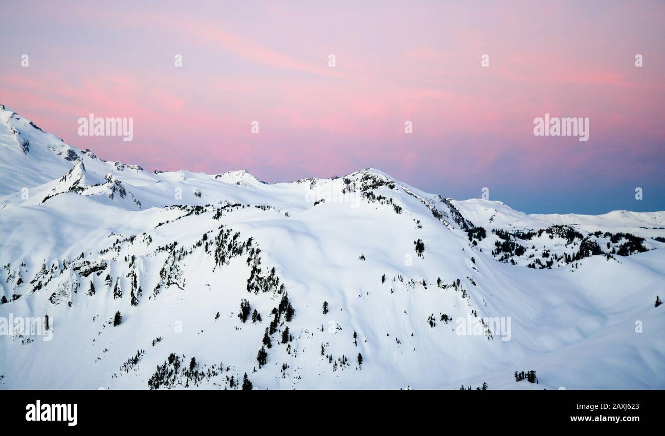 Alpenglow in der schneebedeckten Nordkaskaden Bergkette Stockfoto