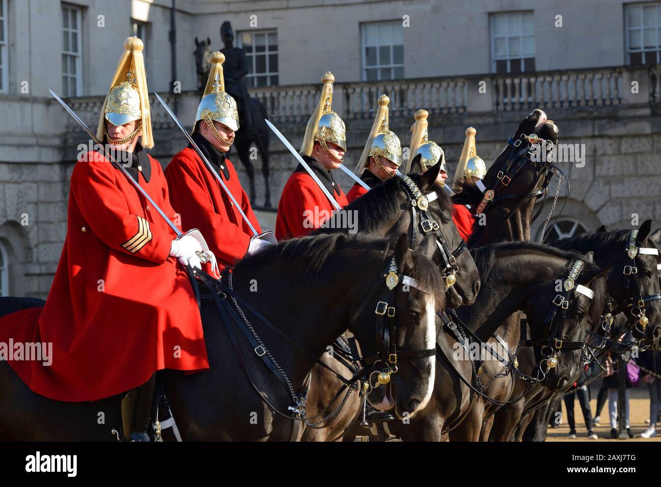 London, England, Großbritannien. 11:00 Uhr täglicher Wachwechsel in der Horse Guards Parade. Rettungsschwimmer (Haushaltskavallerie) Stockfoto