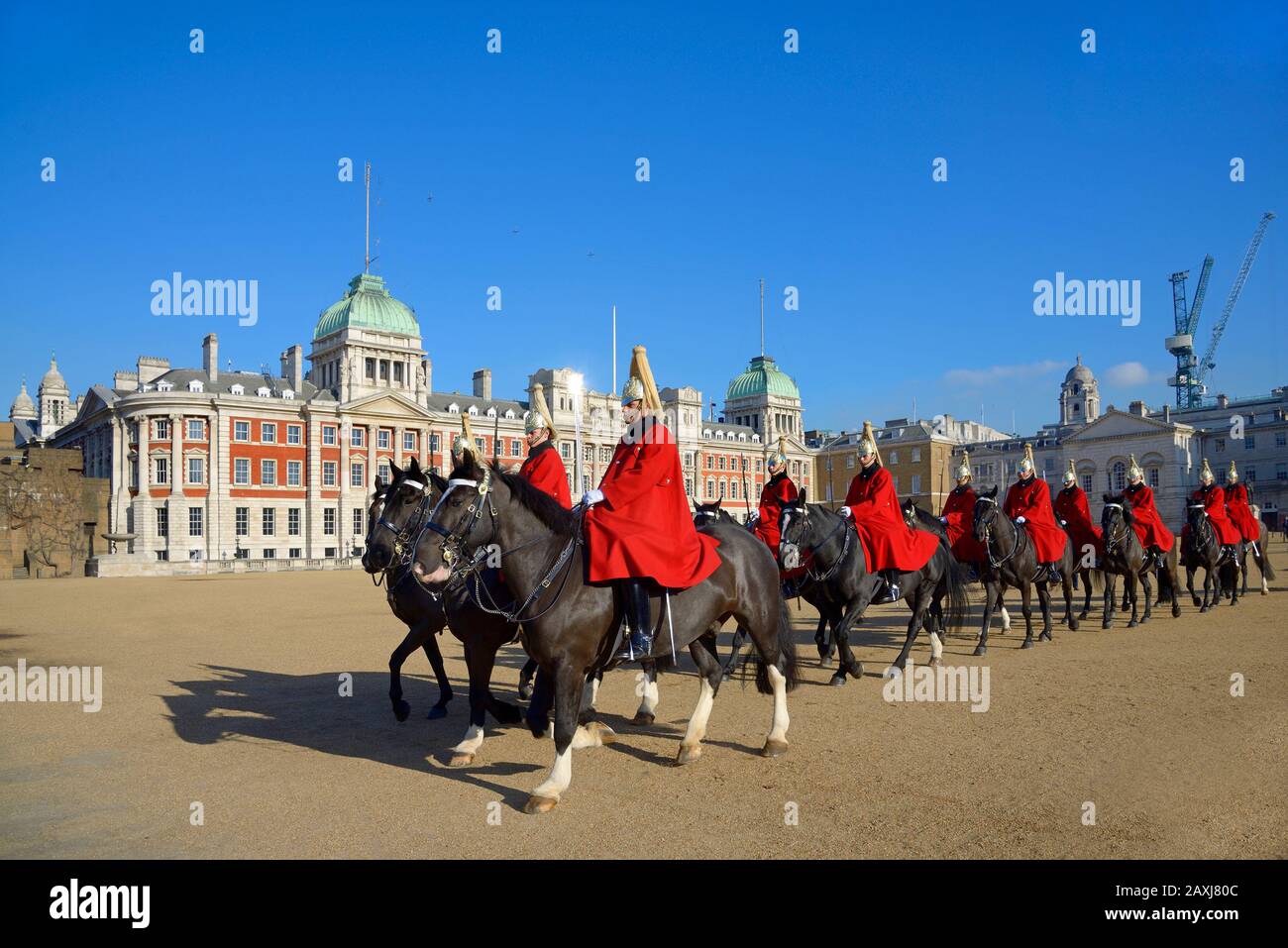 London, England, Großbritannien. 11:00 Uhr täglicher Wachwechsel in der Horse Guards Parade. Rettungsschwimmer (Haushaltskavallerie) Stockfoto