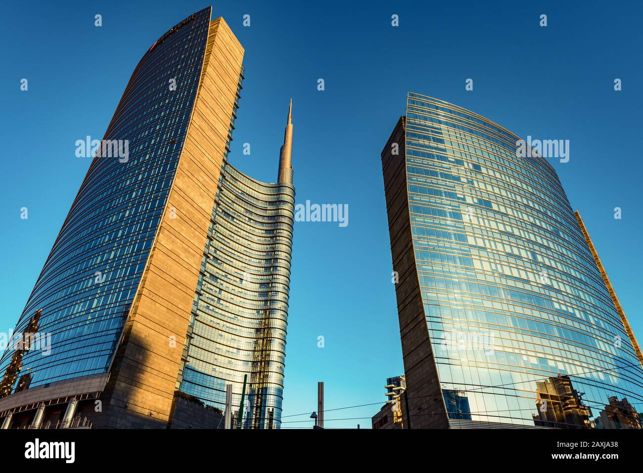 Mailand, ITALIEN - CIRCA FEBRUAR 2020: Mailand Italien, Porta Garibaldi District. Gae Aulenti-Platz. Unicredit Tower. Stockfoto