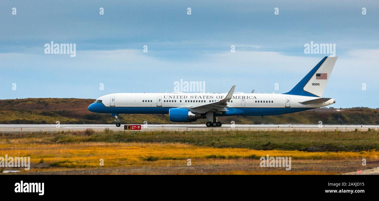Air Force One transportiert Präsident Obama nach dem ersten Präsidentenbesuch in der amerikanischen Arktis am 2. September 2015 aus Kotzebue, Alaska Stockfoto