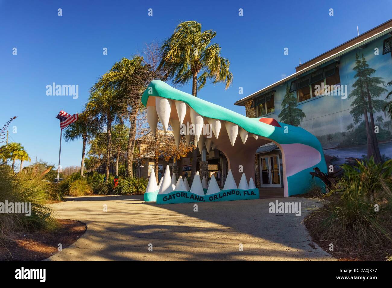 Großer Krokodilkopf am Eingang zum Gatorland Theme Park in Orlando, Florida Stockfoto