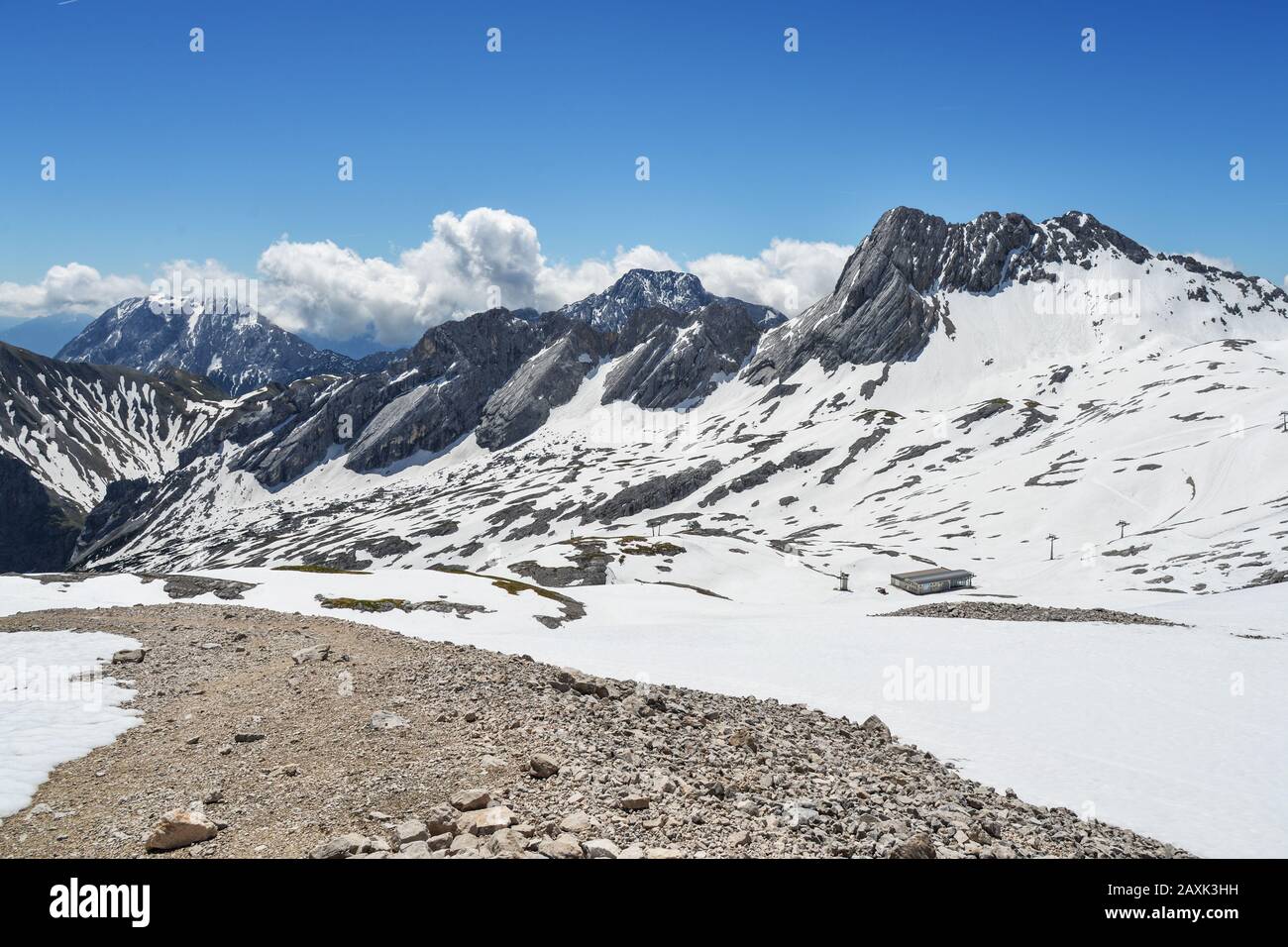 Skiliftstation unterhalb der Zugspitze Stockfoto