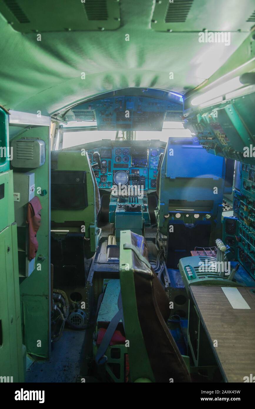 Cockpit des russischen Überschallflugzeugs Tupolev TU-144 Stockfoto