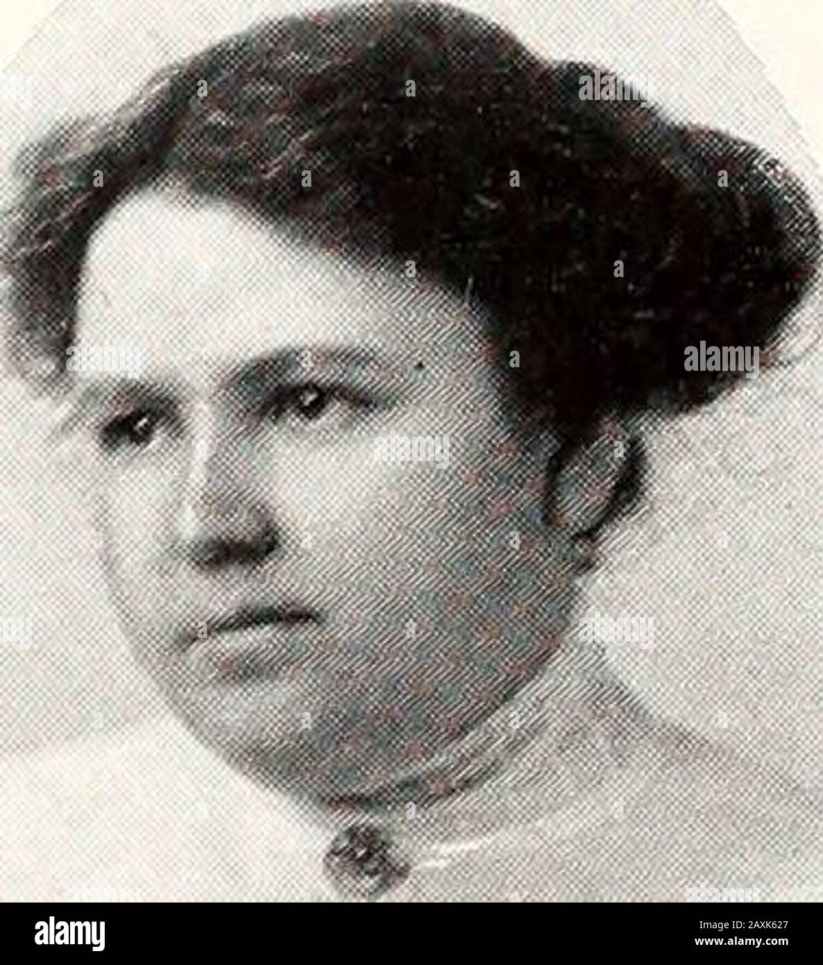 Tatler . Bessie PEGRAM, A. B. YORKVILLE, S. C. Mitglied der Winthrop Literary Society und von Y. W. C. A.:Correspondierender Sekretär von W. L. S., Erste Amtszeit, 1911-1912;Assistant Basket-Ball Manager, 1911-1912; Assistant Marshalat Charcement, 1908; Mitglied von S. J. W. Be ilisted with the Cla jess enlisted witti ttie Uass of 1910, aber nach zwei Jahren mit ihnen entschied, dass die twelvers eine wertvollere Firma waren, so nahm einen Furlough von zwei Jahren Dauer. Sie wurde im Herbst des Jahres 1910 wieder aufgeführt und wurde Trägerin des Gold andBlack. Natürlich war dies eine großartige Ergänzung der Klasse, für B. F. Stockfoto