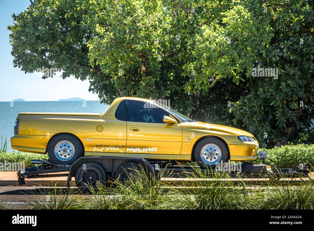 Australien, Auto, gelbe Abholung auf einem Anhänger Stockfoto