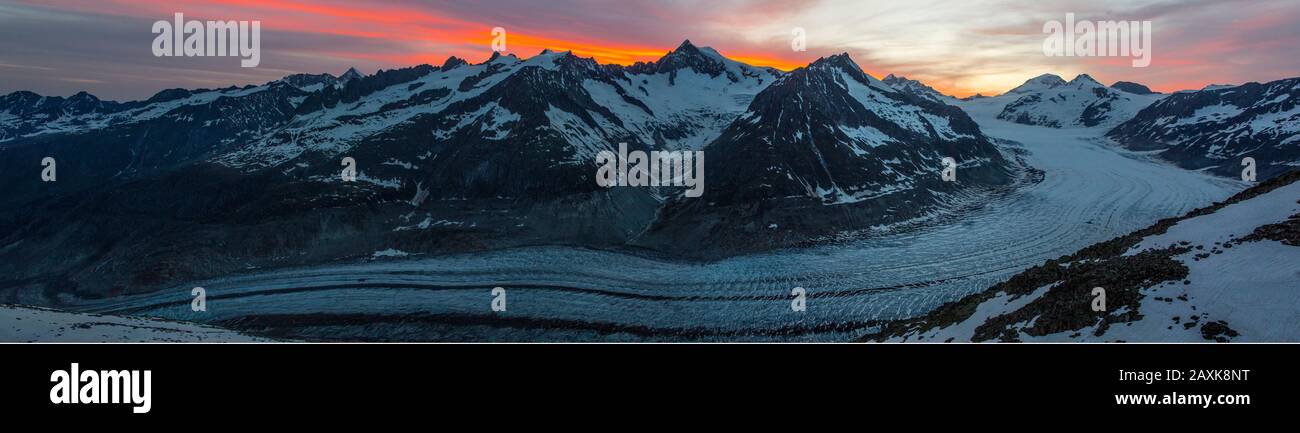 Über den großen Aletschgletscher kann man vom Eggishorn aus stimmen Stockfoto