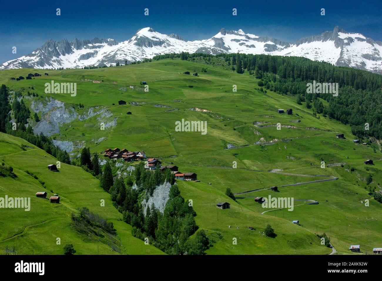 Dorf im Val Medel Stockfoto