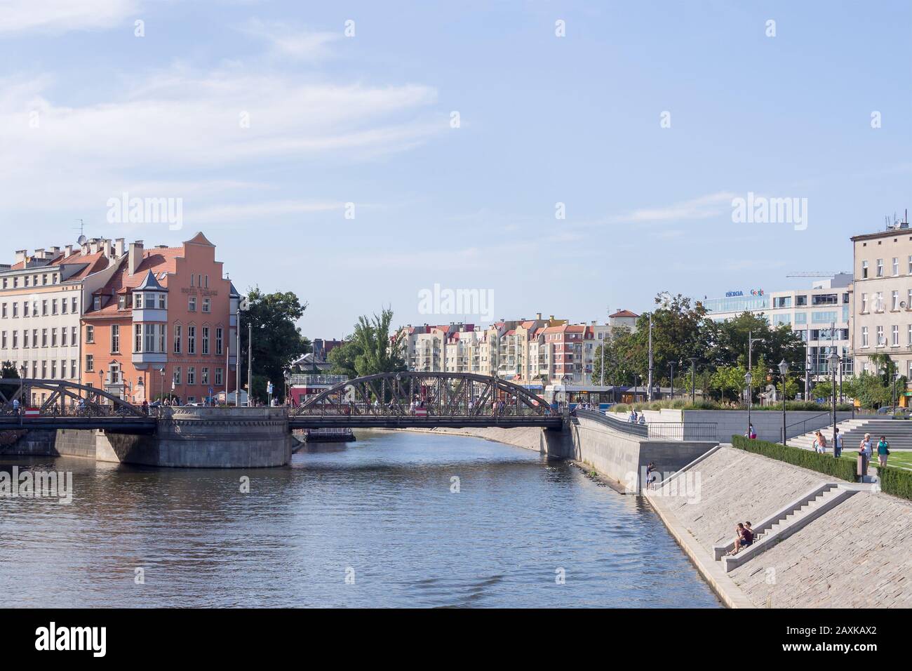 Wroclaw, POLEN - 14. AUGUST 2017: Brücke Über die oder In Wroclaw, Polen Im Sommer Stockfoto