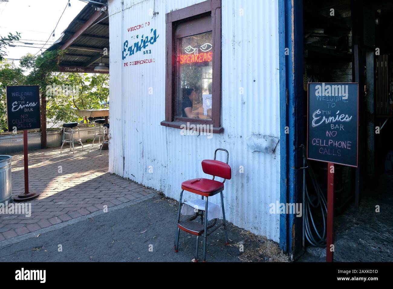 Ernie's Tin Bar am Lakeville Highway, Petaluma, Kalifornien, USA Stockfoto