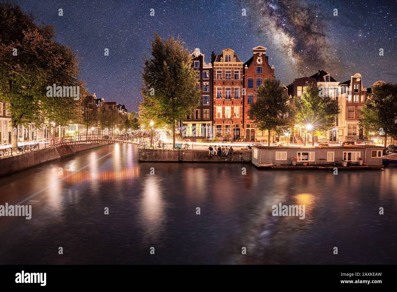 Amsterdamer Grachten unter Sternenhimmel Stockfoto