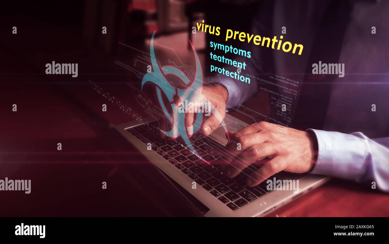 Mann, der auf einem Laptop mit einem Hologramm-Bildschirm mit Virenschutz über die Tastatur tippt. Konzept der Suche nach Informationen über Gesundheitsversorgung, Prävention und Epidemie w Stockfoto