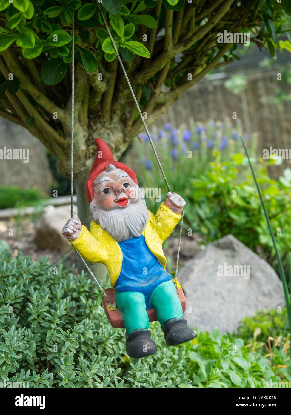 Gartenschaukel Stockfotos Und Bilder Kaufen Alamy