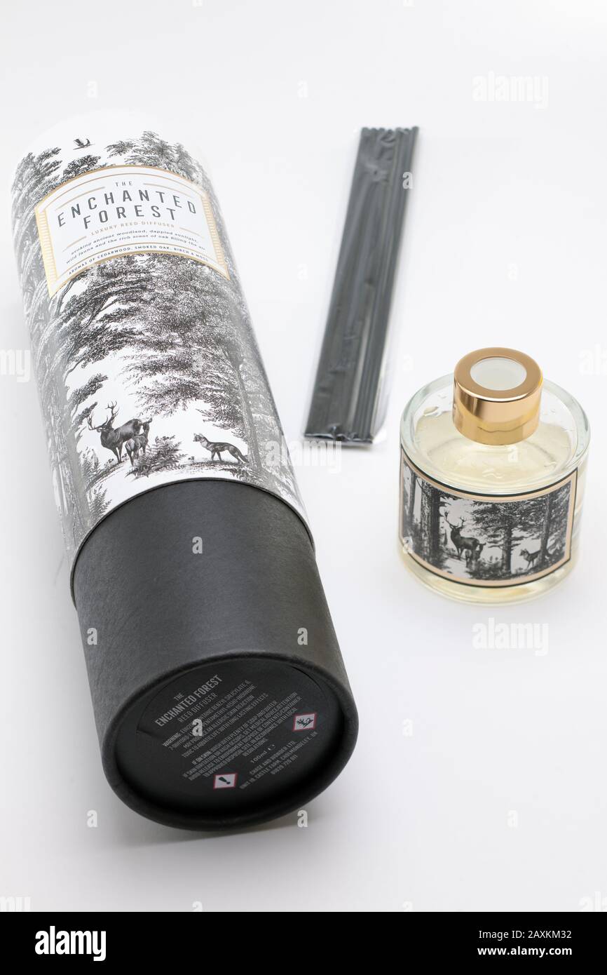 Der Enchanted Forest Luxury Reed Diffusor Stockfoto
