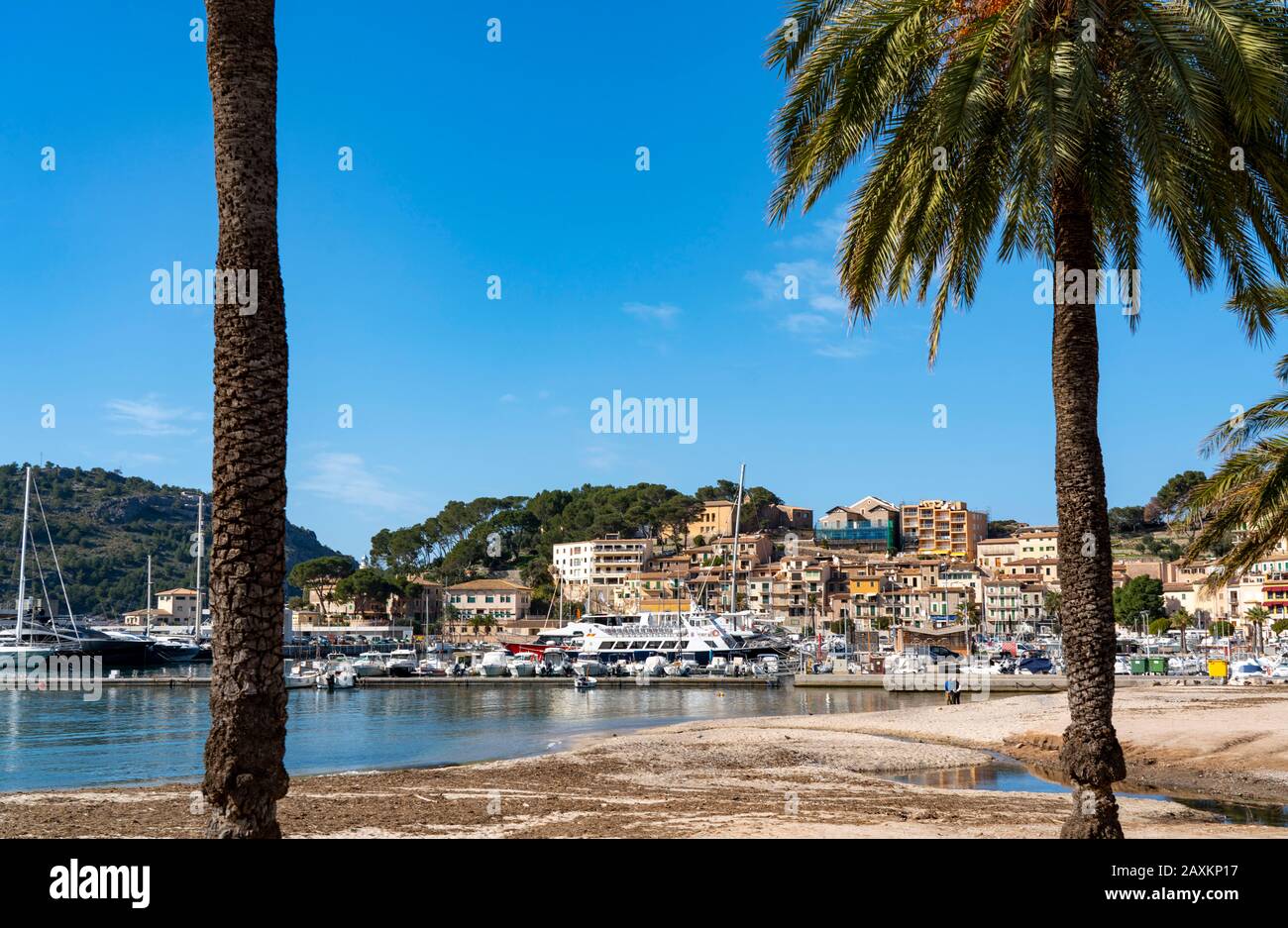 Küstenstadt Port de Sóller im Nordwesten der Insel, in der Nähe von Alconàsser, Serra de Tramuntana, Mallorca, Spanien, Stockfoto