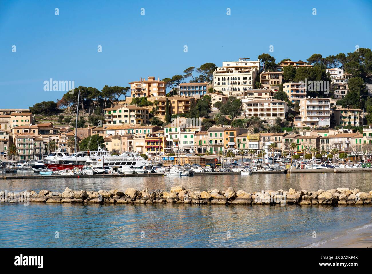 Küstenstadt Port de Sóller im Nordwesten der Insel, in der Nähe von Alconàsser, Serra de Tramuntana, Mallorca, Spanien, Stockfoto