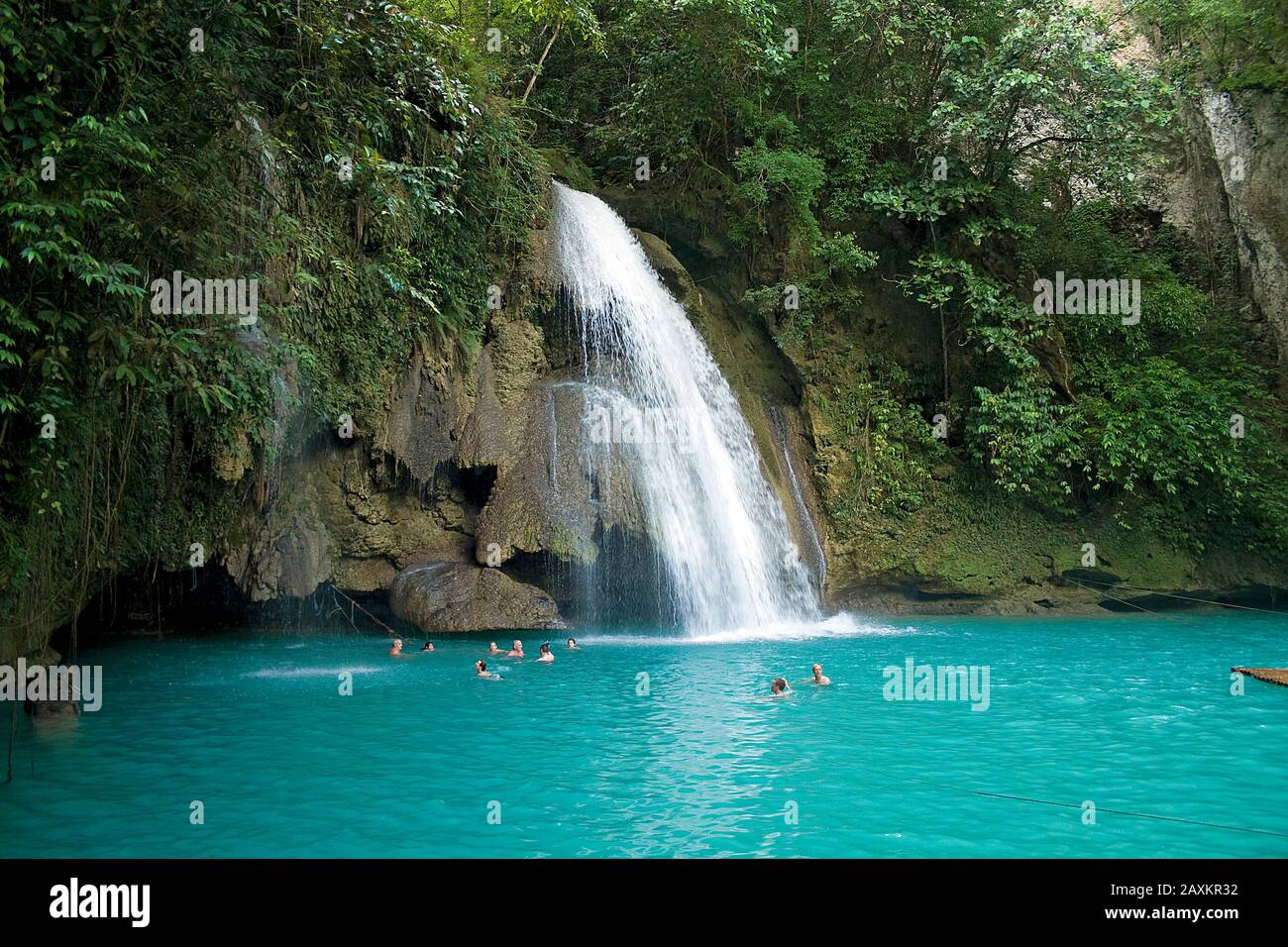 Kawasan fällt, ein beliebtes Ausflugsziel auf der Insel Cebu, Philippinen Stockfoto