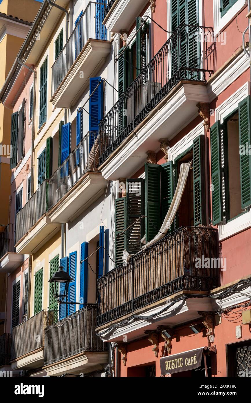 Häuser in der Plaa d'En Coll-Altstadt von Palma de Mallorca, Mallorca, Spanien, Stockfoto
