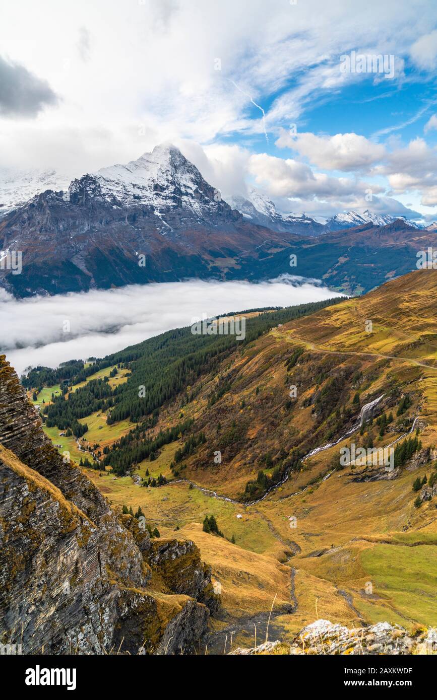 Mount Eiger umgeben von Herbstlandschaft, First, Grindelwald, Berner Oberland, Kanton Bern, Schweiz Stockfoto