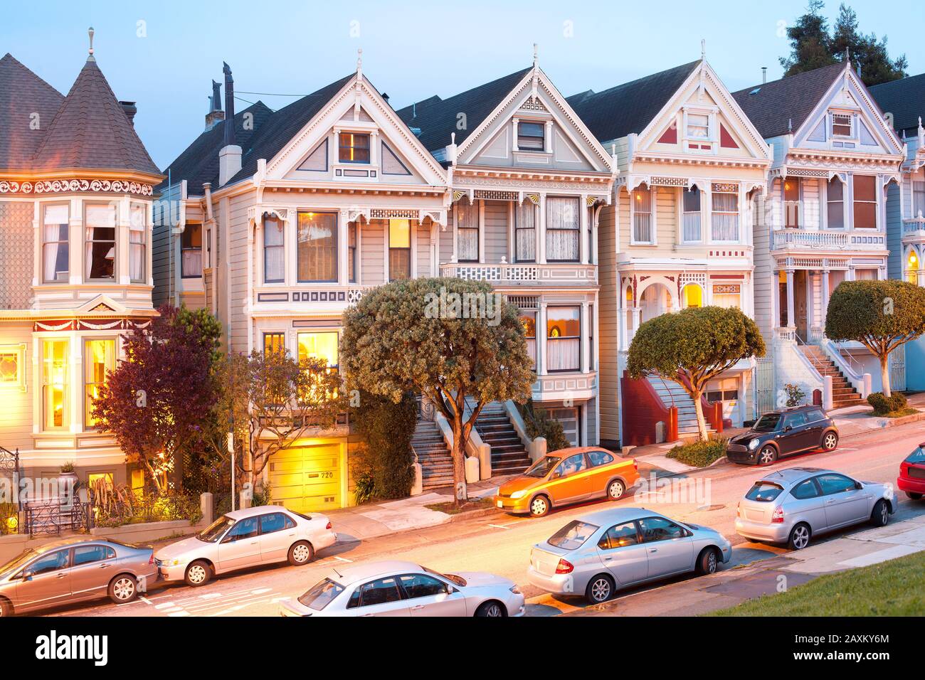 San Francisco, Kalifornien, USA - die traditionelle viktorianische Häuser "Painted Ladies am Alamo Square. Stockfoto