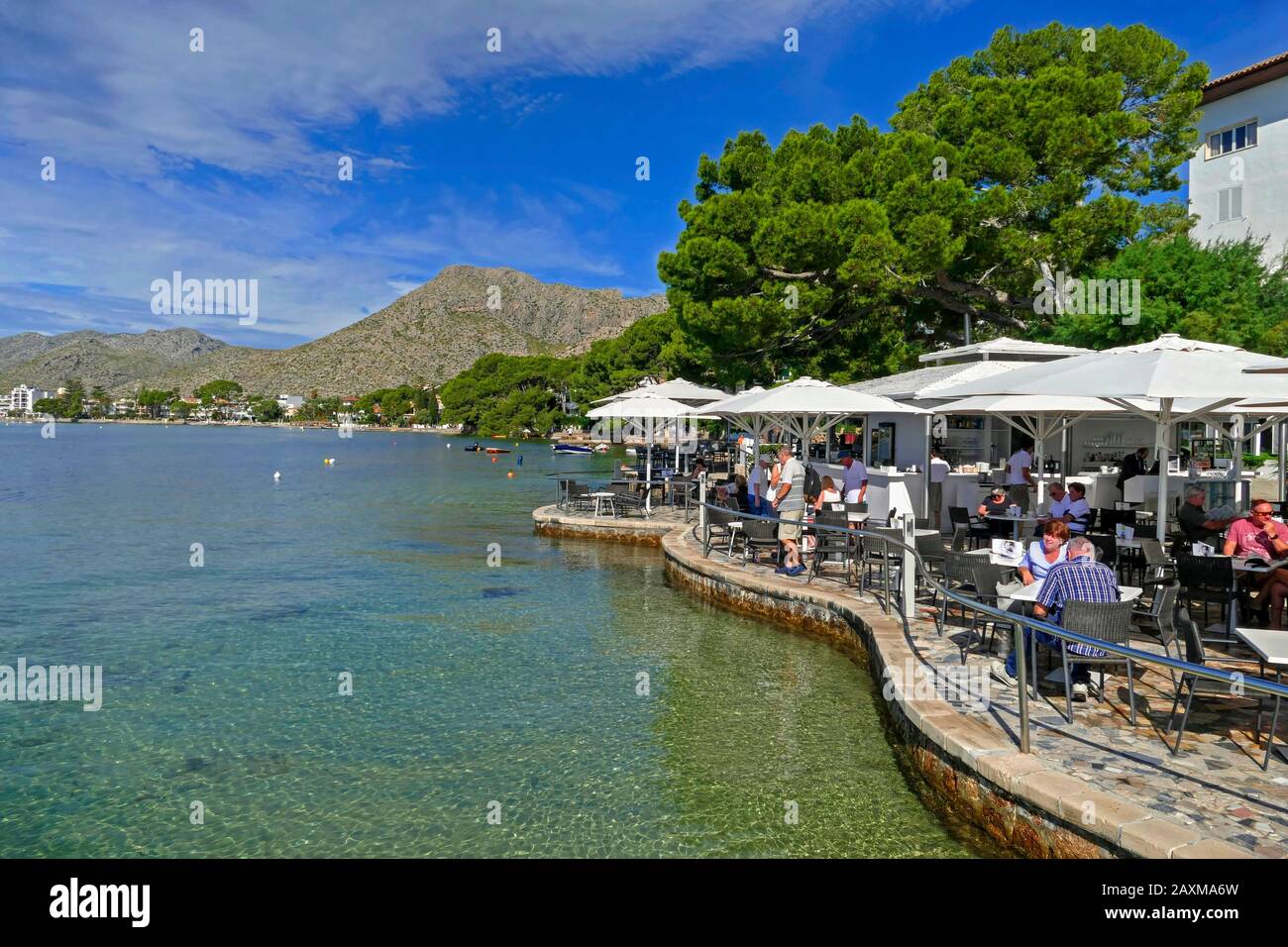 Café des Hotels Illa d'Or am Pine Walk in Port de Pollenca, Puerto de  Pollensa, Mallorca, Balearen, Spanien Stockfotografie - Alamy