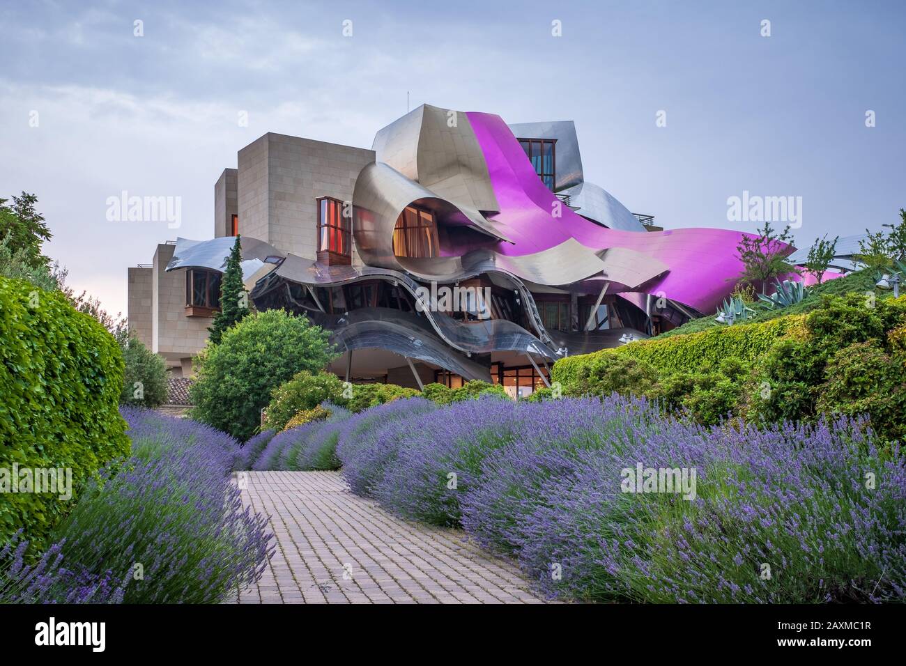 Das Äußere des Hotels Marqués de Riscal von Frank Gehry in Elciego, Spanien Stockfoto