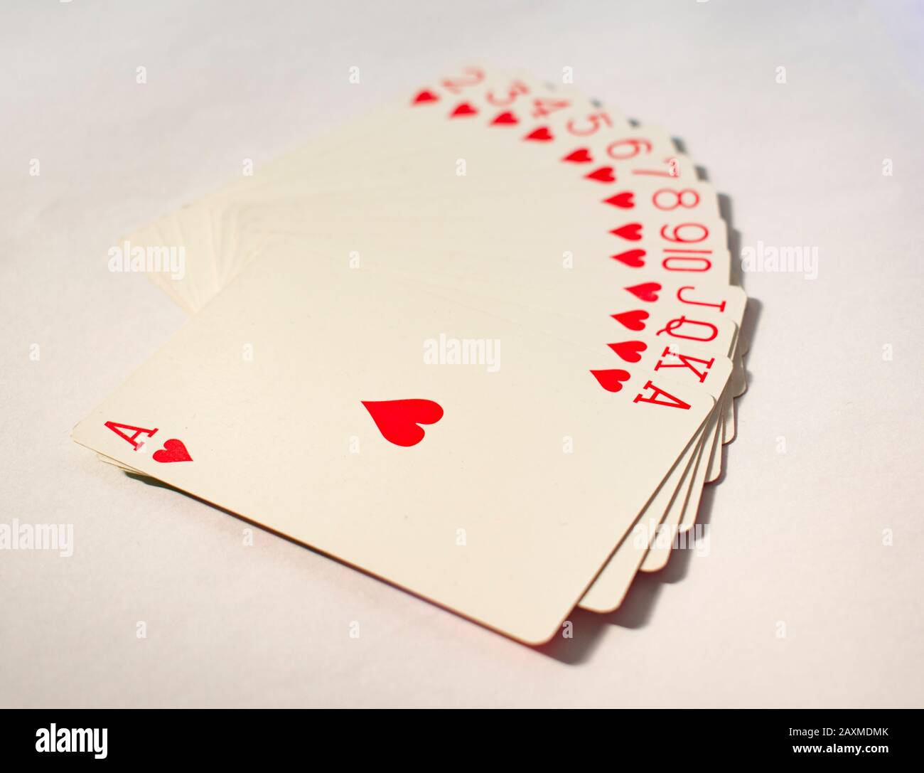 Eine Spielkarte ist ein Stück speziell vorbereiteten Kartenstands, schweres Papier, dünner Pappe, kunststoffbeschichtetes Papier, Baumwoll-Papier-Mischung oder dünnes Kunststoff-Da Stockfoto