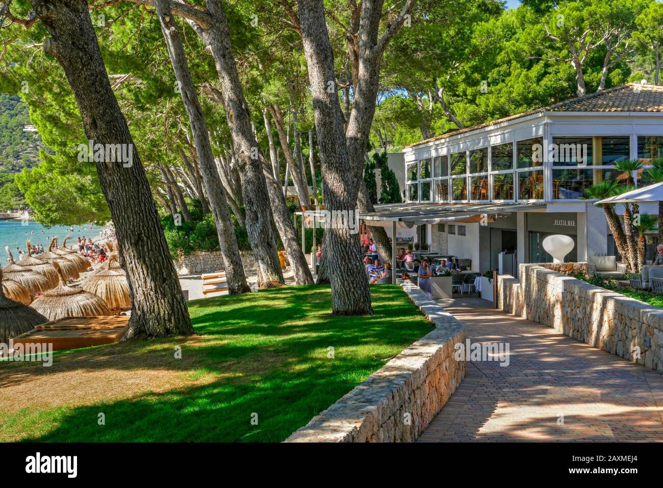 Strandrestaurant des Hotels Formentor, Cala Pi de la Posada am Cap de Formentor in der Nähe von Port de Pollenca, Mallorca, Balearen, Spanien Stockfoto